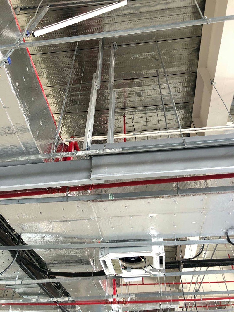 特斯拉活动式柔性挡烟垂壁(超高吊顶) 特斯拉活动式柔性挡烟垂壁(超高吊顶)