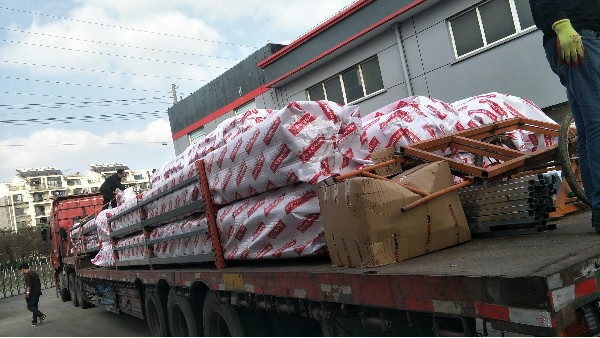 济南银丰科技特级防火卷帘门折叠门入厂安装中