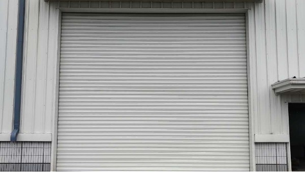 防风电动卷帘门用什么材质？